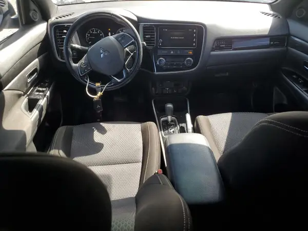 JA4AD3A39JZ034559 2018 MITSUBISHI OUTLANDER - Image 8