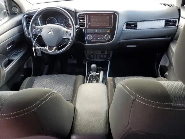JA4AD3A39JZ034965 2018 MITSUBISHI OUTLANDER - Image 8