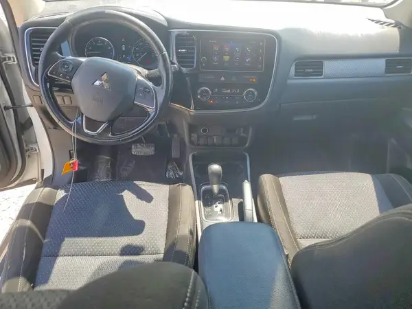 JA4AD3A39JZ035307 2018 MITSUBISHI OUTLANDER - Image 8