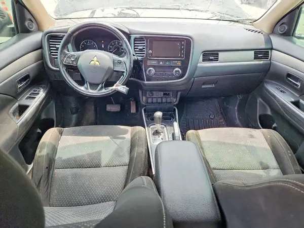 JA4AD3A39JZ035453 2018 MITSUBISHI OUTLANDER - Image 8