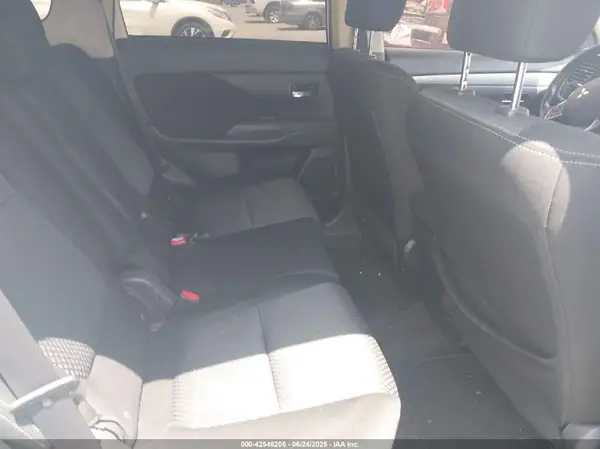 JA4AD3A39JZ035517 2018 MITSUBISHI OUTLANDER - Image 8