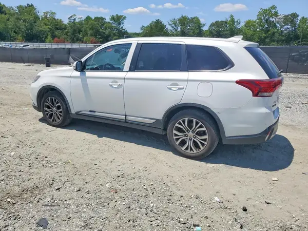 JA4AD3A39JZ041673 2018 MITSUBISHI OUTLANDER - Image 2