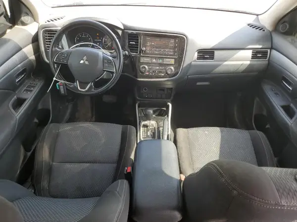 JA4AD3A39JZ042385 2018 MITSUBISHI OUTLANDER - Image 8