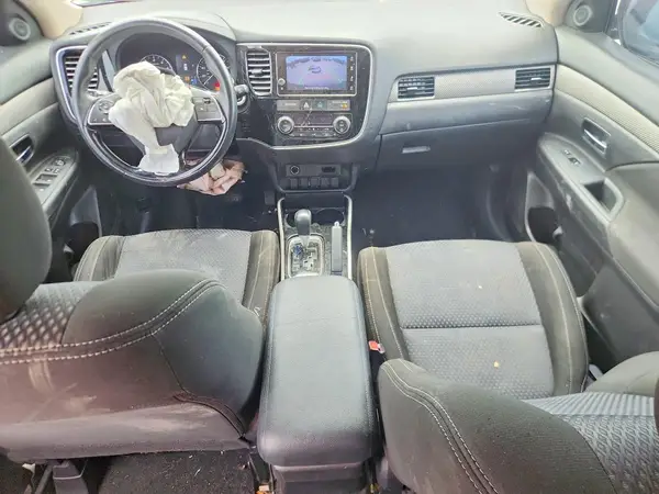 JA4AD3A39JZ043309 2018 MITSUBISHI OUTLANDER - Image 8