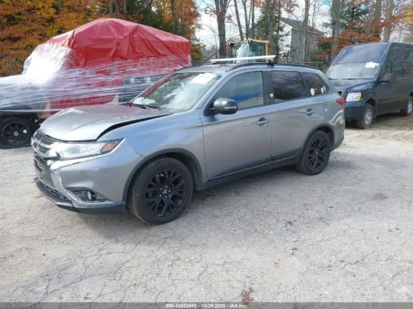 JA4AD3A39JZ044525 2018 MITSUBISHI OUTLANDER - Image 2