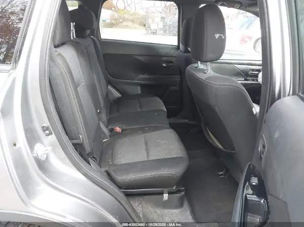 JA4AD3A39JZ044525 2018 MITSUBISHI OUTLANDER - Image 8
