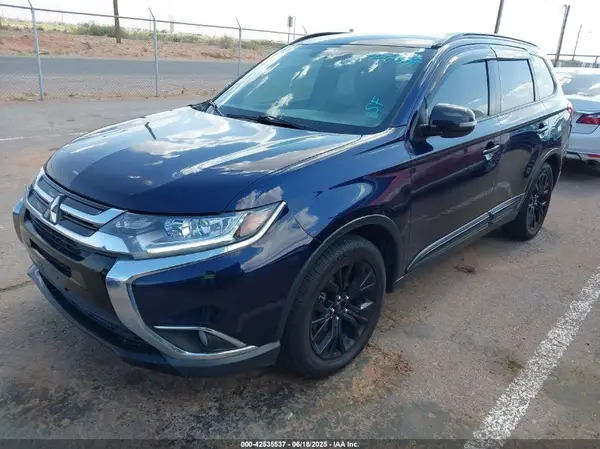 JA4AD3A39JZ046758 2018 MITSUBISHI OUTLANDER - Image 2
