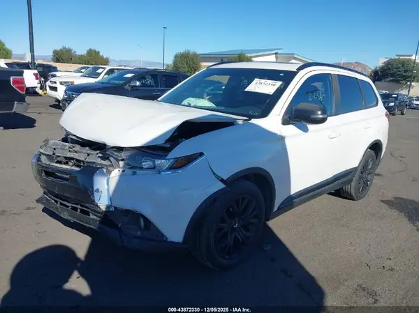 JA4AD3A39JZ046999 2018 MITSUBISHI OUTLANDER - Image 2