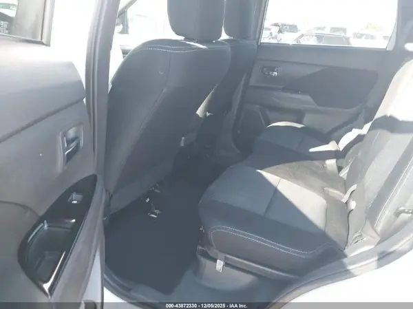 JA4AD3A39JZ046999 2018 MITSUBISHI OUTLANDER - Image 8