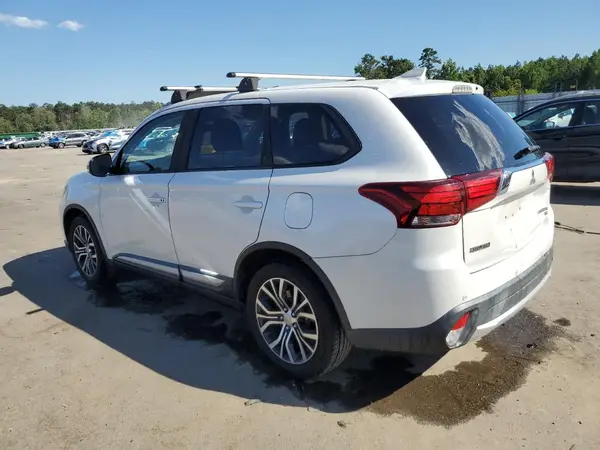 JA4AD3A39JZ052124 2018 MITSUBISHI OUTLANDER - Image 2