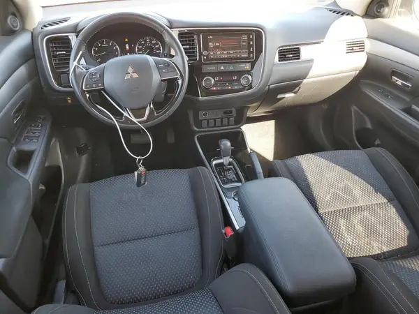 JA4AD3A39JZ052124 2018 MITSUBISHI OUTLANDER - Image 8