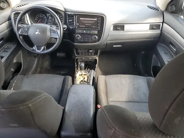 JA4AD3A39JZ054651 2018 MITSUBISHI OUTLANDER - Image 8