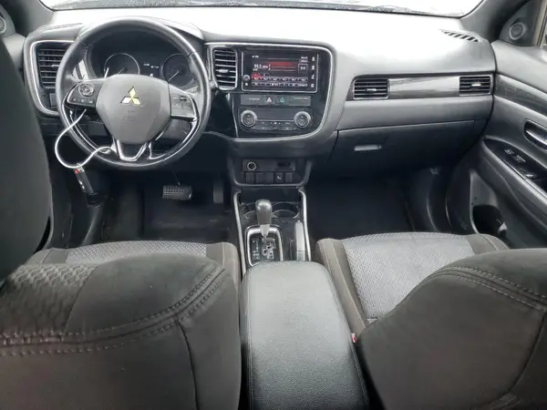 JA4AD3A39JZ055394 2018 MITSUBISHI OUTLANDER - Image 8