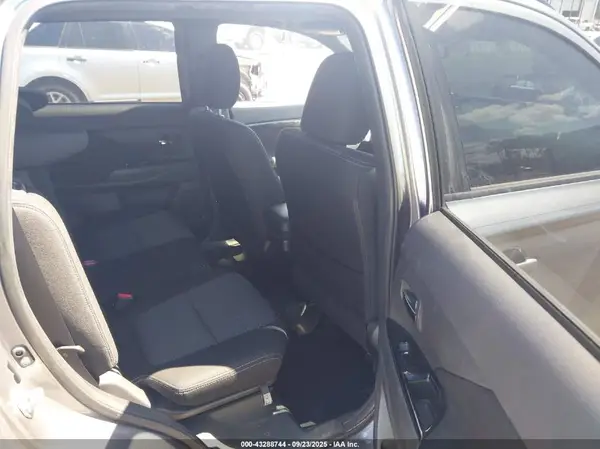 JA4AD3A39JZ060546 2018 MITSUBISHI OUTLANDER - Image 8