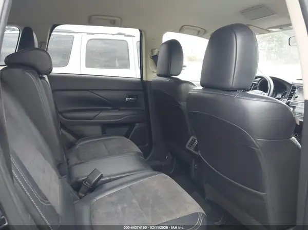 JA4AD3A39KZ008898 2019 MITSUBISHI OUTLANDER - Image 8