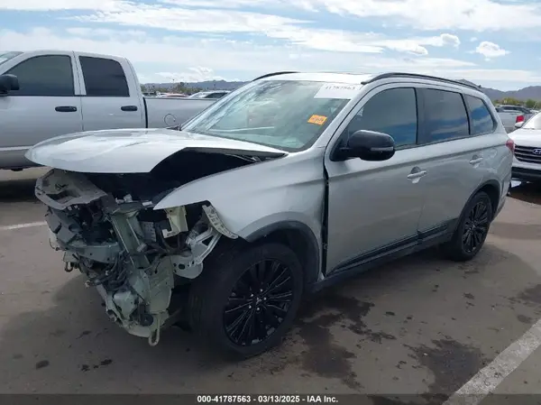JA4AD3A39LZ035147 2020 MITSUBISHI OUTLANDER - Image 2