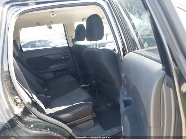 JA4AD3A3XGZ015494 2016 MITSUBISHI OUTLANDER - Image 8