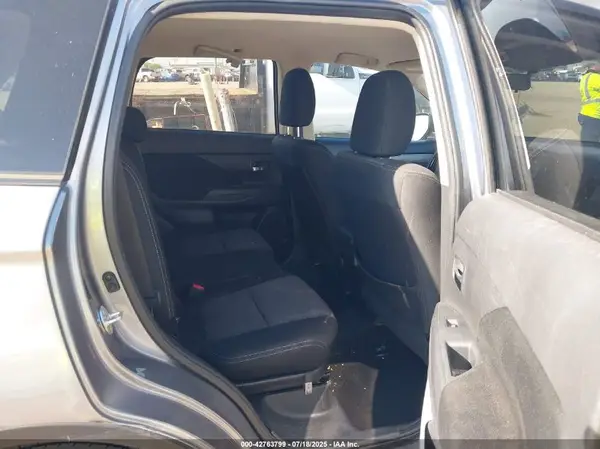 JA4AD3A3XGZ045305 2016 MITSUBISHI OUTLANDER - Image 8