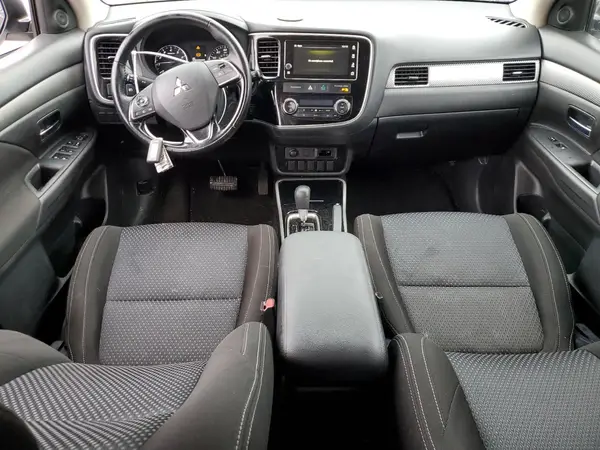JA4AD3A3XHZ008725 2017 MITSUBISHI OUTLANDER - Image 8