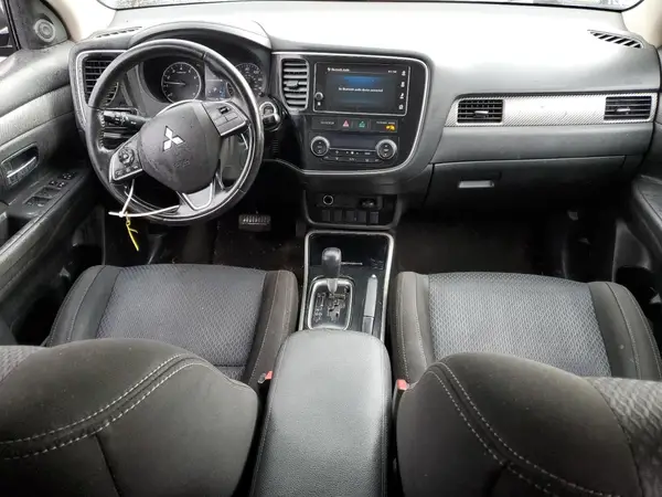 JA4AD3A3XHZ028358 2017 MITSUBISHI OUTLANDER - Image 8