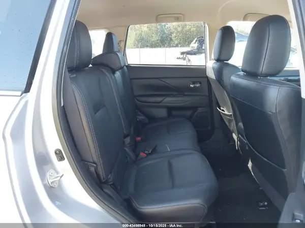 JA4AD3A3XHZ038565 2017 MITSUBISHI OUTLANDER - Image 8