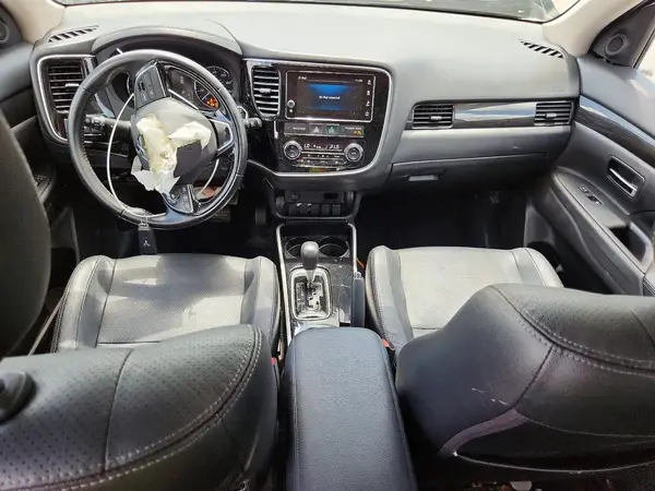 JA4AD3A3XHZ048965 2017 MITSUBISHI OUTLANDER - Image 8
