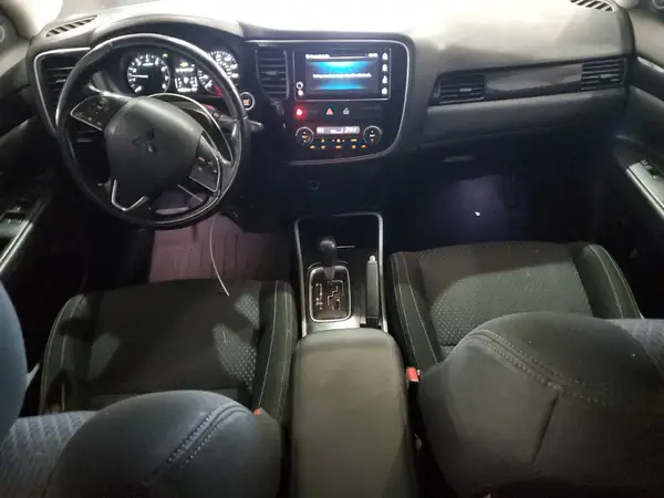 JA4AD3A3XHZ050070 2017 MITSUBISHI OUTLANDER - Image 8