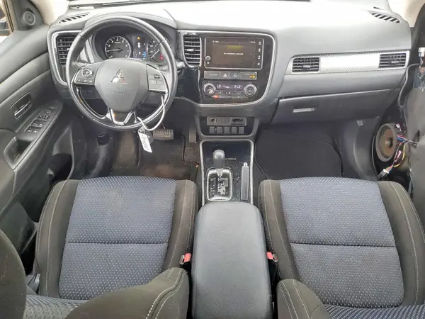 JA4AD3A3XHZ057598 2017 MITSUBISHI OUTLANDER - Image 8