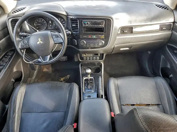 JA4AD3A3XHZ060386 2017 MITSUBISHI OUTLANDER - Image 8