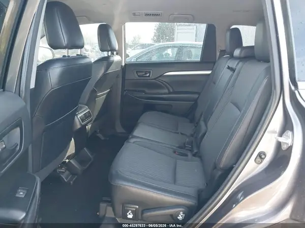 JA4AD3A3XHZ064986 2017 MITSUBISHI OUTLANDER - Image 8