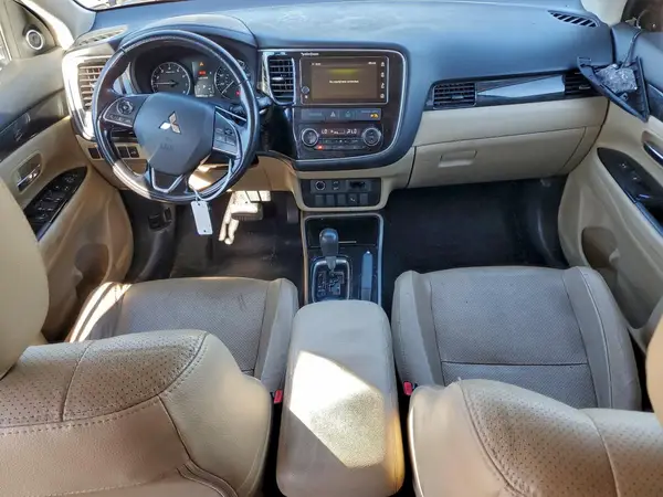 JA4AD3A3XHZ065443 2017 MITSUBISHI OUTLANDER - Image 8
