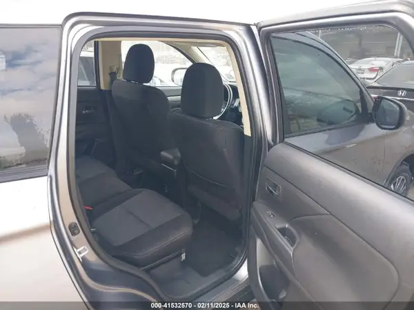 JA4AD3A3XJJ000399 2018 MITSUBISHI OUTLANDER - Image 8