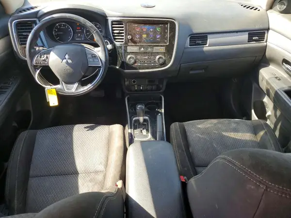 JA4AD3A3XJJ001780 2018 MITSUBISHI OUTLANDER - Image 8