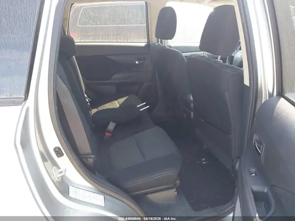 JA4AD3A3XJJ002427 2018 MITSUBISHI OUTLANDER - Image 8