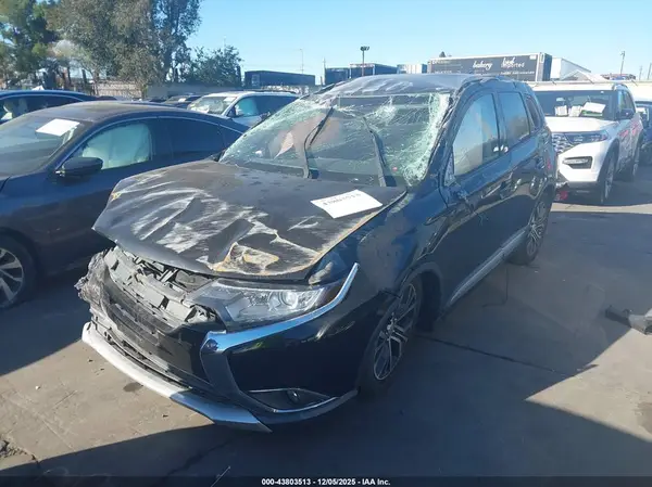 JA4AD3A3XJJ003688 2018 MITSUBISHI OUTLANDER - Image 2