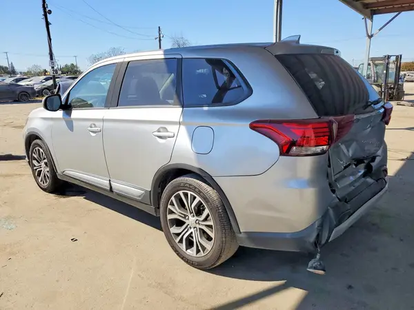 JA4AD3A3XJJ004288 2018 MITSUBISHI OUTLANDER - Image 2