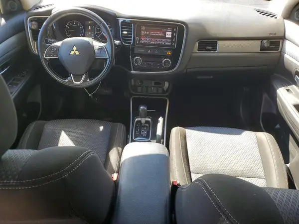 JA4AD3A3XJJ004288 2018 MITSUBISHI OUTLANDER - Image 8
