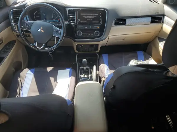 JA4AD3A3XJJ004825 2018 MITSUBISHI OUTLANDER - Image 8
