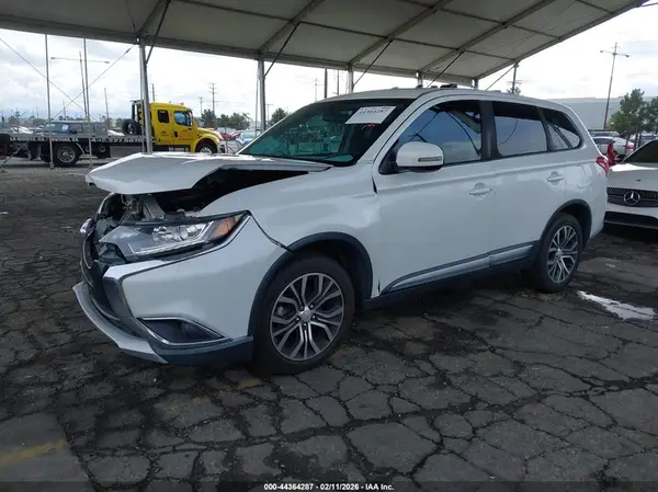 JA4AD3A3XJZ004745 2018 MITSUBISHI OUTLANDER - Image 2