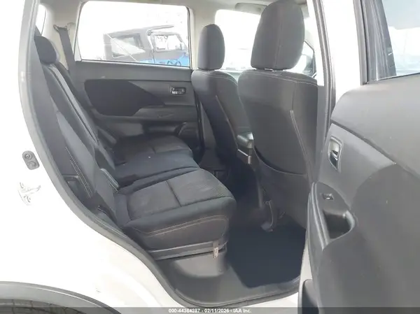 JA4AD3A3XJZ004745 2018 MITSUBISHI OUTLANDER - Image 8