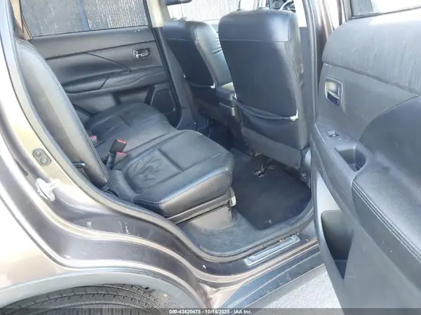 JA4AD3A3XJZ014787 2018 MITSUBISHI OUTLANDER - Image 8
