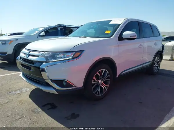 JA4AD3A3XJZ015423 2018 MITSUBISHI OUTLANDER - Image 2