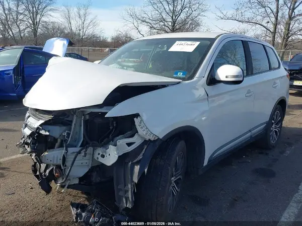 JA4AD3A3XJZ016782 2018 MITSUBISHI OUTLANDER - Image 2