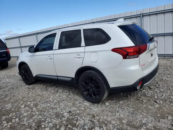 JA4AD3A3XJZ016801 2018 MITSUBISHI OUTLANDER - Image 2
