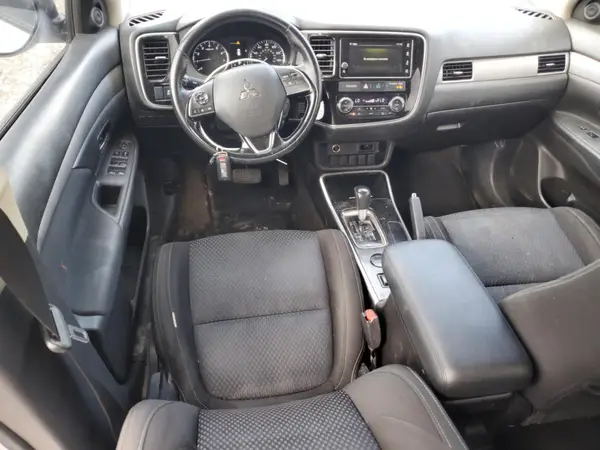 JA4AD3A3XJZ016801 2018 MITSUBISHI OUTLANDER - Image 8