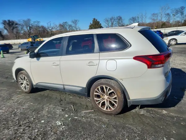 JA4AD3A3XJZ017852 2018 MITSUBISHI OUTLANDER - Image 2