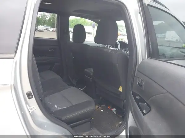 JA4AD3A3XJZ018337 2018 MITSUBISHI OUTLANDER - Image 8