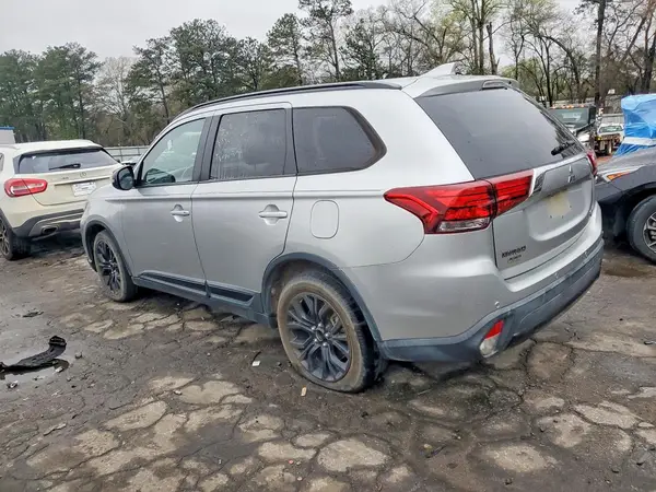 JA4AD3A3XJZ019925 2018 MITSUBISHI OUTLANDER - Image 2
