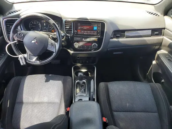 JA4AD3A3XJZ022565 2018 MITSUBISHI OUTLANDER - Image 8