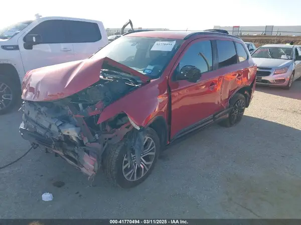 JA4AD3A3XJZ030522 2018 MITSUBISHI OUTLANDER - Image 2
